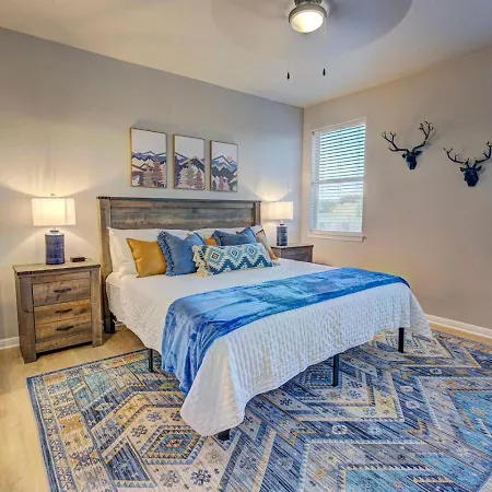 New Oak Lodge At Little Ranches 5 Min To Square